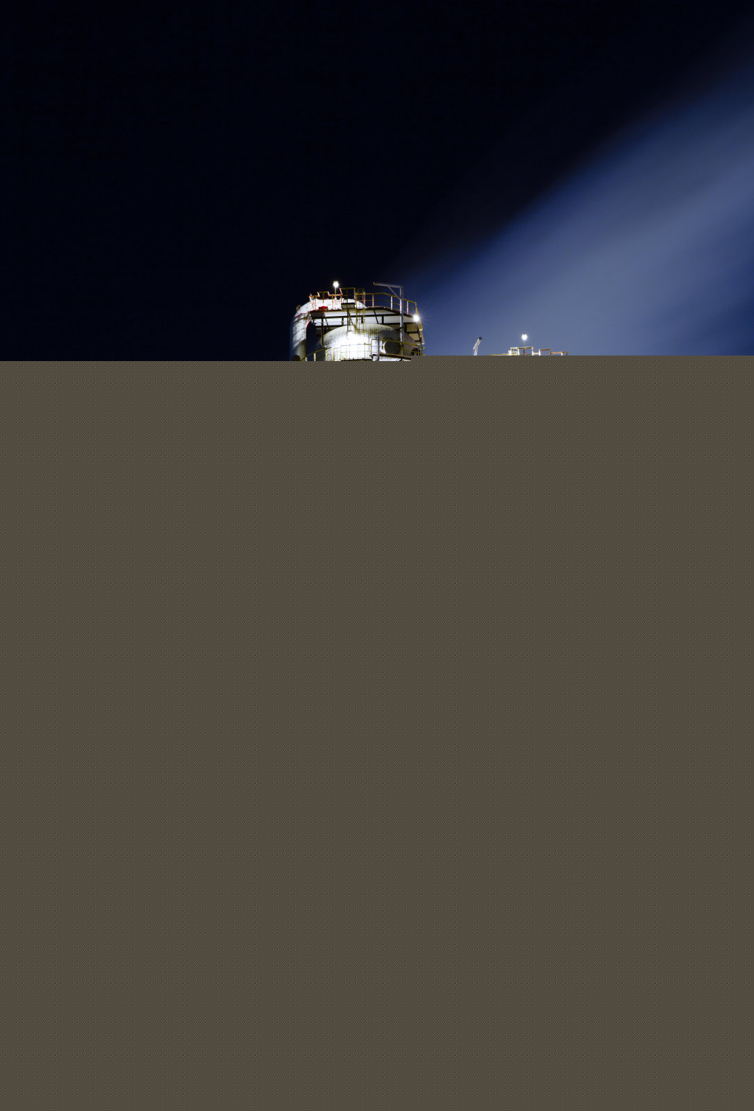 化工廠在晚上。照片攝影